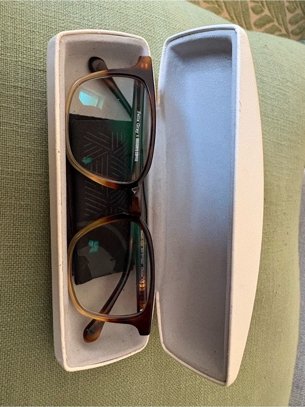 Like new: Felix Gray x Gregorys CoffeeEyeglass Frames Tortoise 49-17-140 Optical